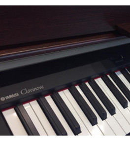 Yamaha CLP 330C Digital Piano - 1