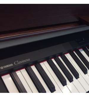 Yamaha CLP-330 Digital Piano -1